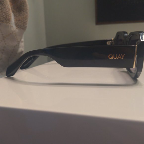 Quay Sunglasses - Picture 2 of 3